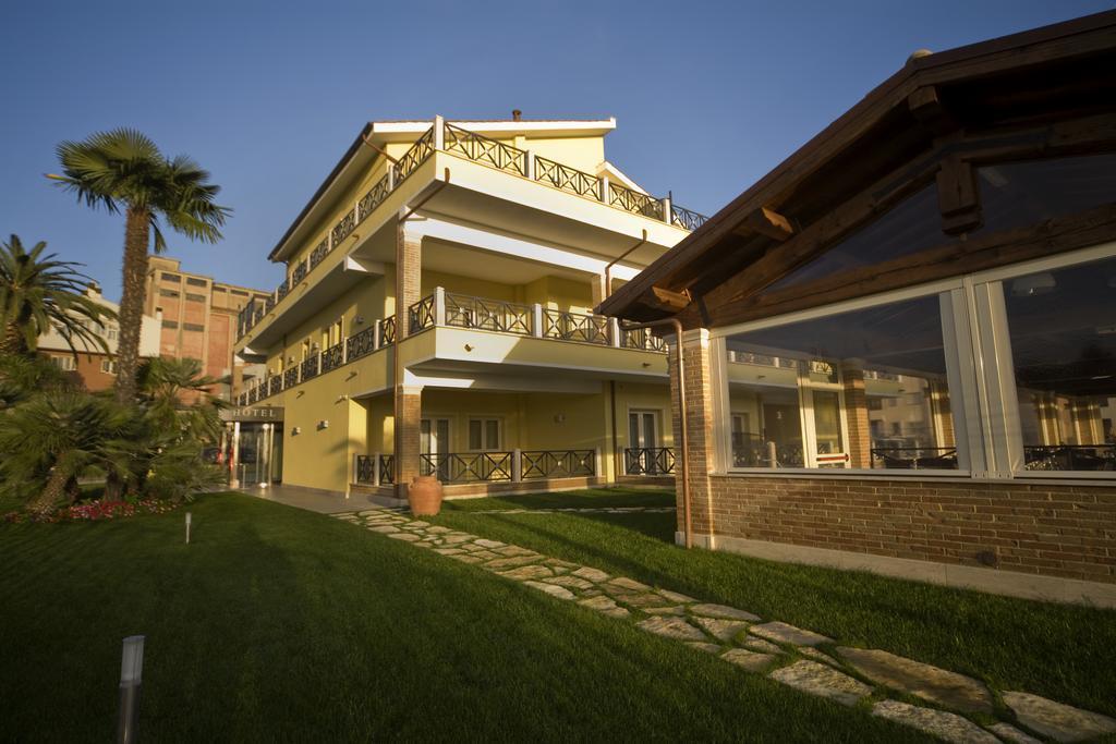Hotel Villa Tirreno Tarquinia Buitenkant foto